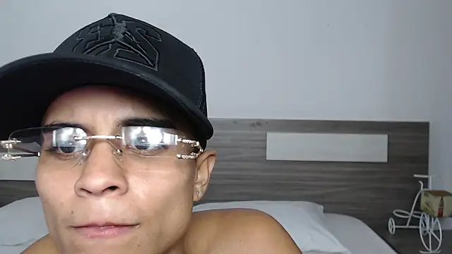 Snapshot of Liiamthompson chatting on 09-24-25, 08:32 Liiamthompson online show from 09-24-25, 08:32