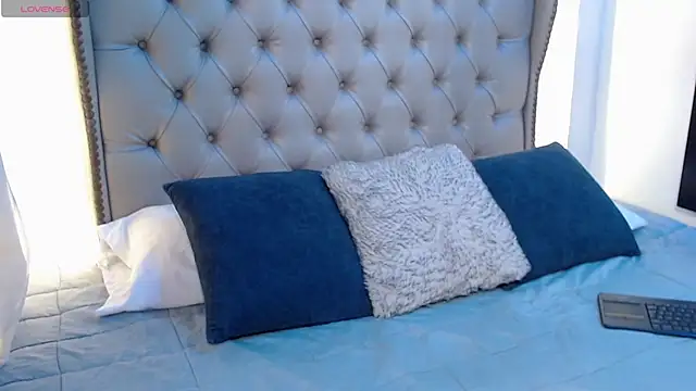Liiamthompson online show from 05-19-26, 07:10