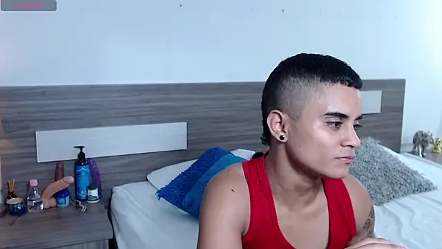 Liiamthompson online show from 12-16-25, 09:35