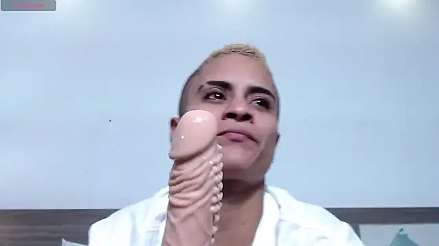 Liiamthompson online show from 03-07-26, 06:13