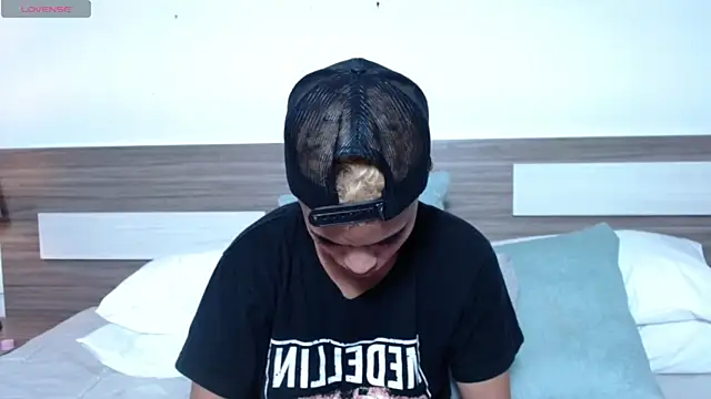 Snapshot of Liiamthompson chatting on 02-13-26, 10:54 Liiamthompson online show from 02-13-26, 10:54