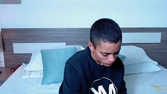 Liiamthompson online show from 04-05-26, 10:22