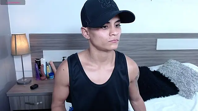 Liiamthompson online show from 12-18-25, 09:29