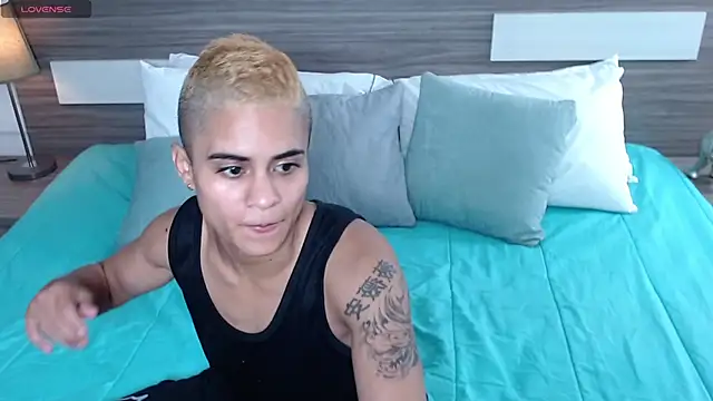 Snapshot of Liiamthompson chatting on 01-18-26, 10:18 Liiamthompson online show from 01-18-26, 10:18