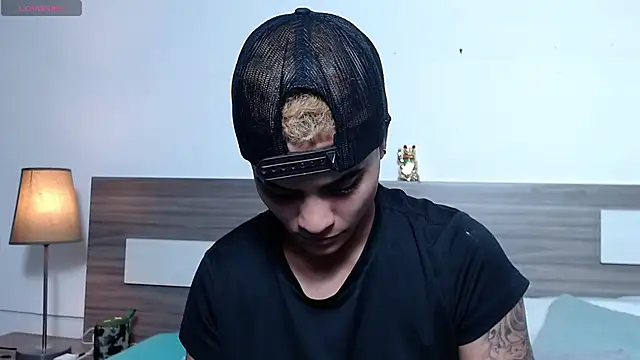 Snapshot of Liiamthompson chatting on 02-05-26, 09:38 Liiamthompson online show from 02-05-26, 09:38