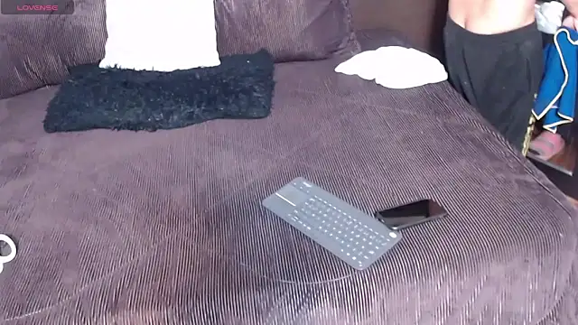 Liiamthompson online show from 04-15-26, 09:26