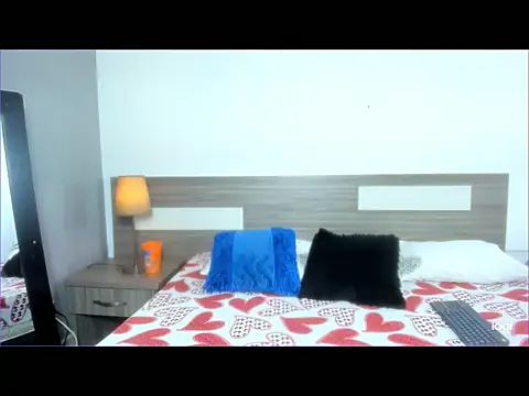 Liiamthompson online show from 11-01-25, 07:52