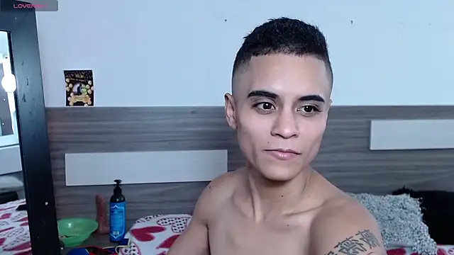 Liiamthompson online show from 11-22-25, 09:24