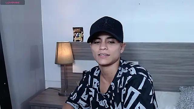 Liiamthompson online show from 11-29-25, 09:53