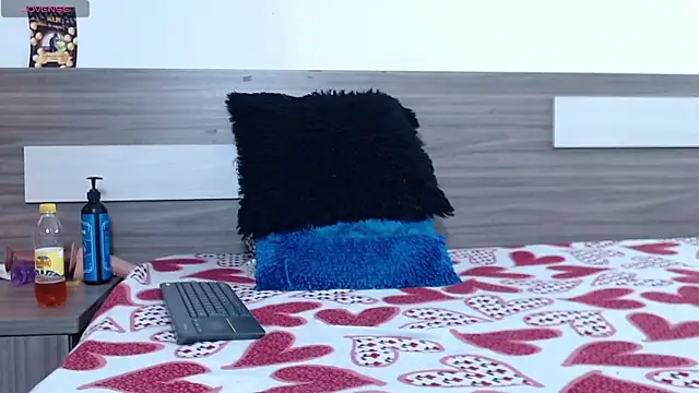 Liiamthompson online show from 11-26-25, 09:26