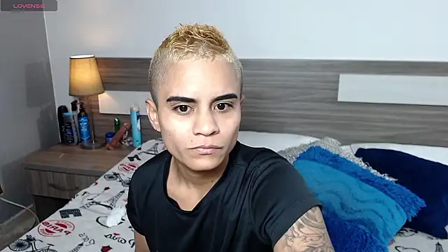 Snapshot of Liiamthompson chatting on 01-16-26, 09:57 Liiamthompson online show from 01-16-26, 09:57