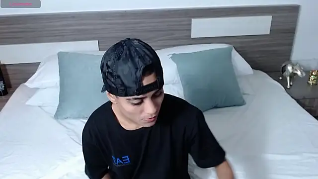 Liiamthompson online show from 04-01-26, 07:11