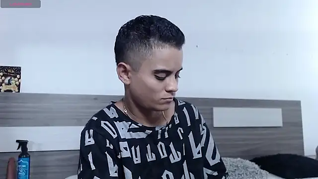 Liiamthompson online show from 11-29-25, 09:59