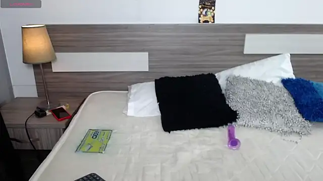 Liiamthompson online show from 11-12-25, 06:56