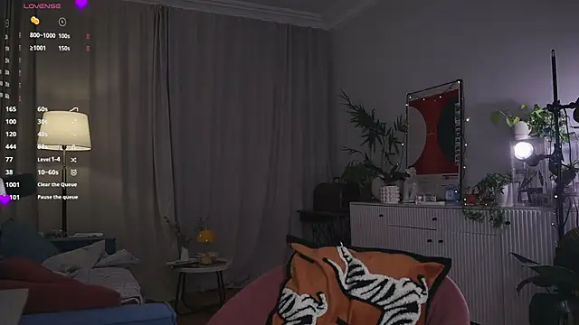 WhiteAnni online show from 12-17-25, 04:28