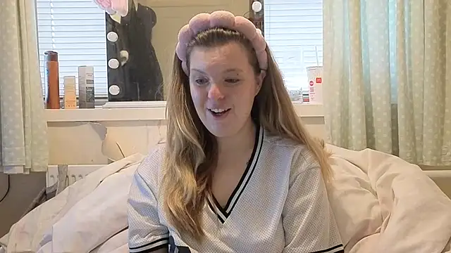 Demi WelshX online show from 11-20-25, 09:54