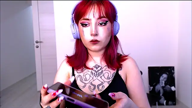 Snapshot of purplewitch chatting on 03-17-26, 02:47 purplewitch online show from 03-17-26, 02:47