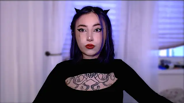 Snapshot of purplewitch chatting on 10-11-25, 12:50 purplewitch online show from 10-11-25, 12:50
