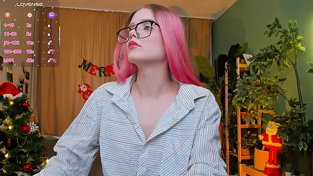 Gretchen Mol online show from 12-20-25, 07:33