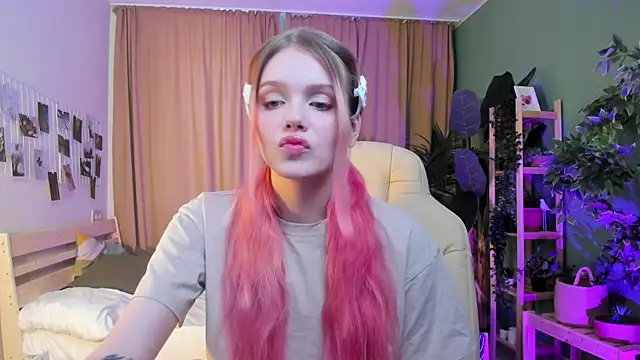 Gretchen Mol online show from 01-11-26, 07:37