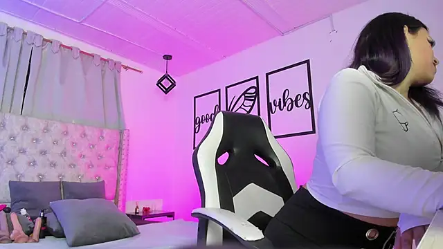 nicolee millerr online show from 04-18-26, 12:29