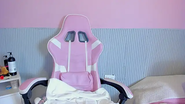 Snapshot of yeikafoxy chatting on 02-20-26, 11:23 yeikafoxy online show from 02-20-26, 11:23