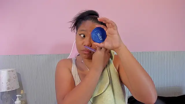 yeikafoxy online show from 12-17-25, 11:26