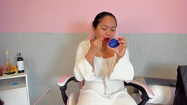 Snapshot of yeikafoxy chatting on 02-25-26, 11:10 yeikafoxy online show from 02-25-26, 11:10