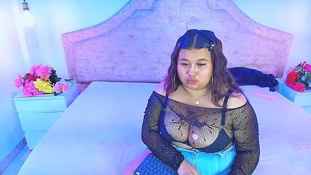 Charlotte Baker19 online show from 02-02-25, 08:19