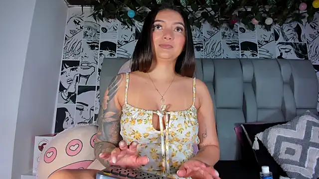 Snapshot of LucyRosse chatting on 07-19-26, 11:18 LucyRosse online show from 07-19-26, 11:18
