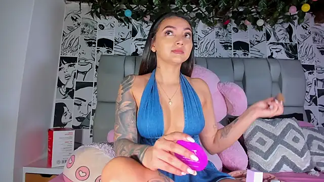 Snapshot of LucyRosse chatting on 07-17-26, 11:18 LucyRosse online show from 07-17-26, 11:18