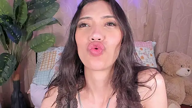 Snapshot of Miss_veronicaa2 chatting on 07-06-26, 01:18 Miss veronicaa2 online show from 07-06-26, 01:18
