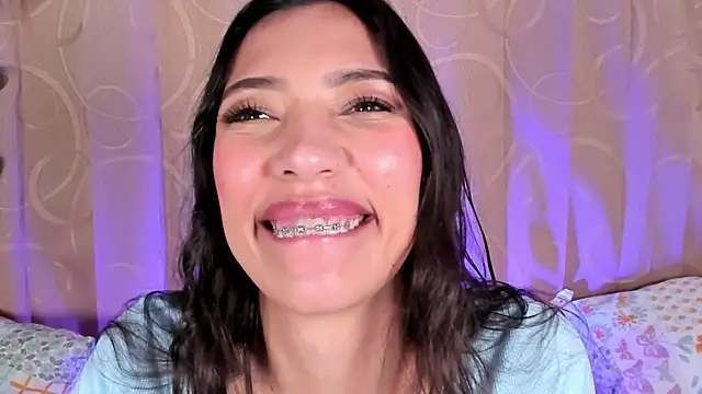 Snapshot of Miss_veronicaa2 chatting on 06-17-26, 01:21 Miss veronicaa2 online show from 06-17-26, 01:21