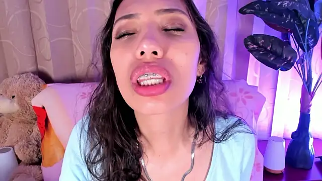 Miss veronicaa2 online show from 03-25-26, 01:10