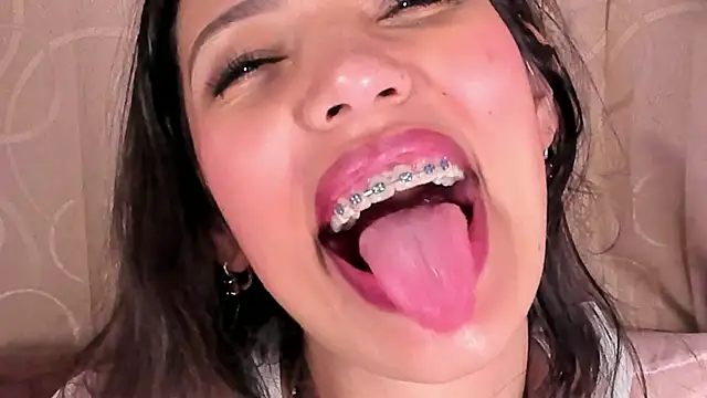 Miss veronicaa2 online show from 03-20-26, 12:50