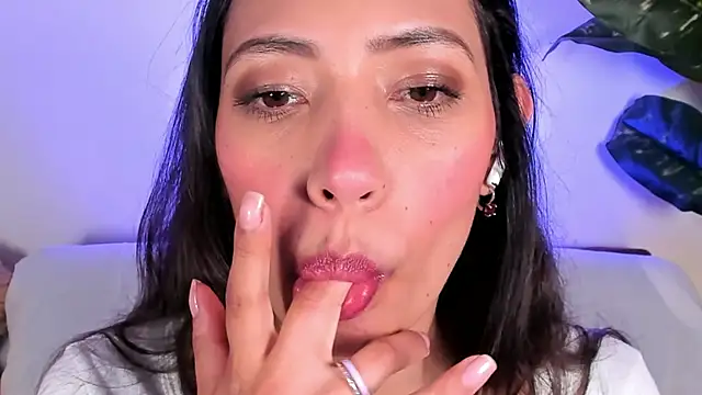 Snapshot of Miss_veronicaa2 chatting on 05-14-26, 01:19 Miss veronicaa2 online show from 05-14-26, 01:19