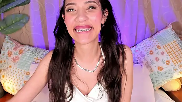 Snapshot of Miss_veronicaa2 chatting on 06-03-26, 02:33 Miss veronicaa2 online show from 06-03-26, 02:33