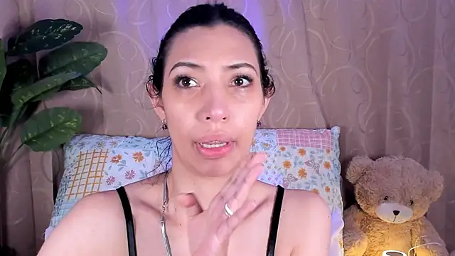 Snapshot of Miss_veronicaa2 chatting on 07-21-26, 01:12 Miss veronicaa2 online show from 07-21-26, 01:12