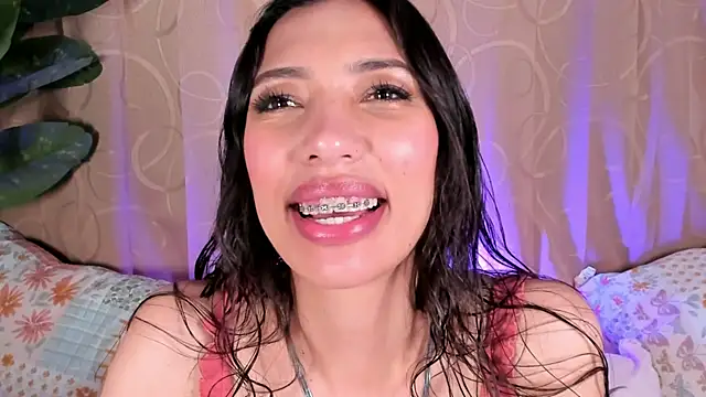 Snapshot of Miss_veronicaa2 chatting on 06-18-26, 01:16 Miss veronicaa2 online show from 06-18-26, 01:16