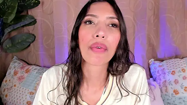 Snapshot of Miss_veronicaa2 chatting on 06-19-26, 02:01 Miss veronicaa2 online show from 06-19-26, 02:01