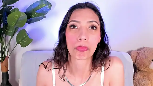 Snapshot of Miss_veronicaa2 chatting on 04-23-26, 01:24 Miss veronicaa2 online show from 04-23-26, 01:24