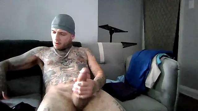 Snapshot of cruz815 chatting on 06-25-26, 02:11 cruz815 online show from 06-25-26, 02:11