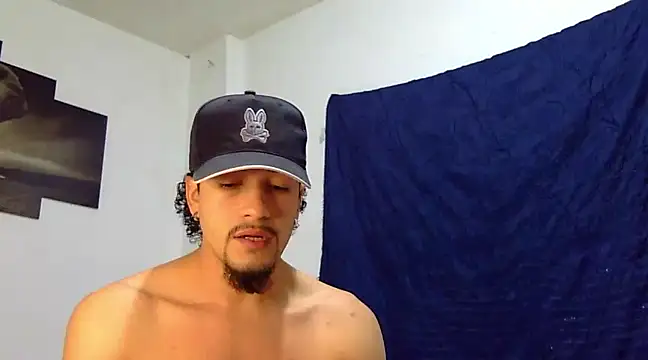 Snapshot of Keiviid chatting on 02-11-25, 01:41 Keiviid online show from 02-11-25, 01:41