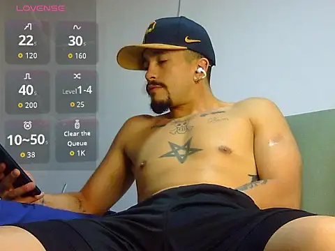 Snapshot of Keiviid chatting on 06-20-26, 05:01 Keiviid online show from 06-20-26, 05:01