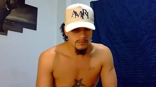 Snapshot of Keiviid chatting on 02-14-25, 02:02 Keiviid online show from 02-14-25, 02:02