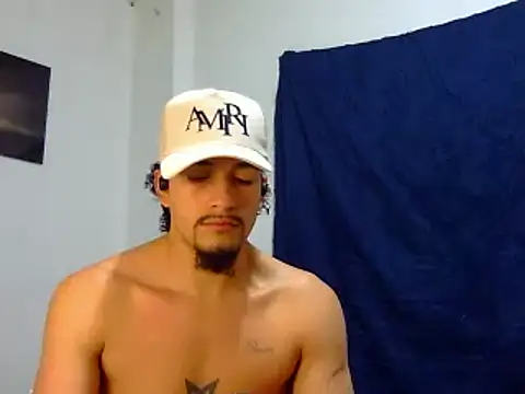 Snapshot of Keiviid chatting on 02-21-25, 02:27 Keiviid online show from 02-21-25, 02:27