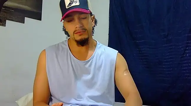 Snapshot of Keiviid chatting on 03-04-25, 02:21 Keiviid online show from 03-04-25, 02:21