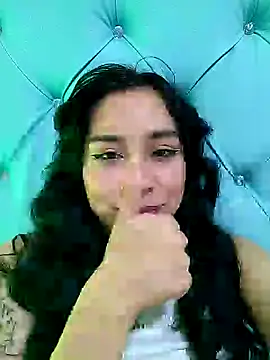 Snapshot of Marce0 chatting on 02-02-25, 05:04 Marce0 online show from 02-02-25, 05:04