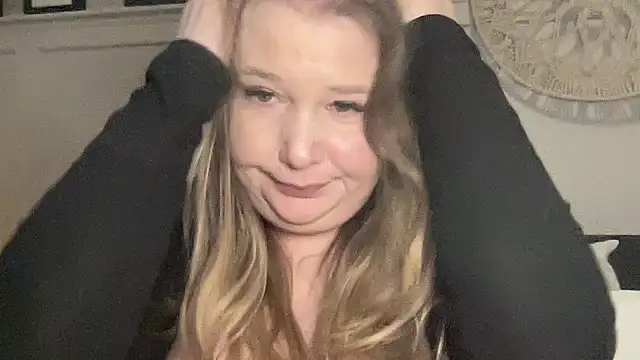 Snapshot of BustyHayleyUk chatting on 02-12-25, 04:00 BustyHayleyUk online show from 02-12-25, 04:00