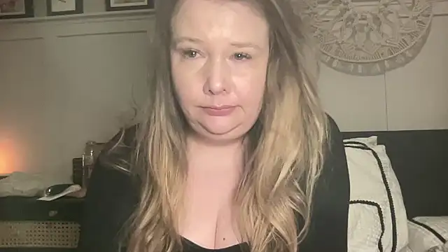 Snapshot of BustyHayleyUk chatting on 02-05-25, 08:57 BustyHayleyUk online show from 02-05-25, 08:57